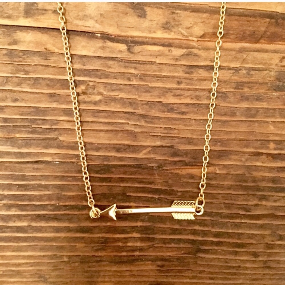 ✨ Arrow Necklace - Gold - Picture 4 of 6